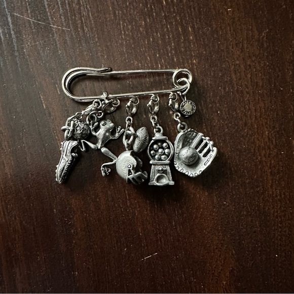 High IntenCity Charm It Sports Charm Safety Pin Brooch Athletic Collectible - Picture 2 of 3